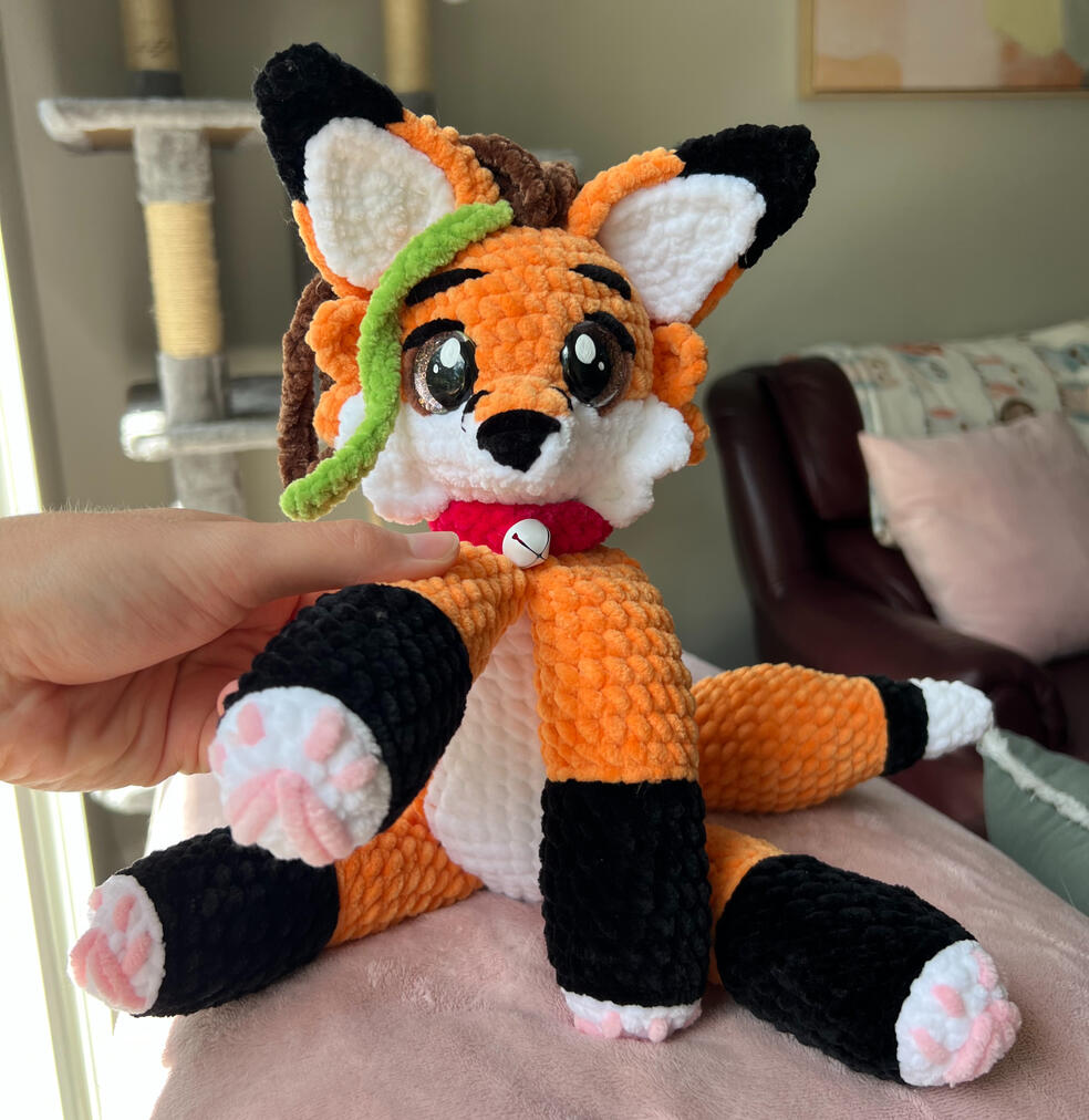 Gwen (OC by @gwenthefox)